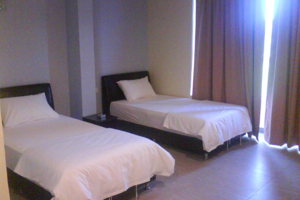 Oyo 90021 Star View Hotel Kampong Batu Tiga Room photo