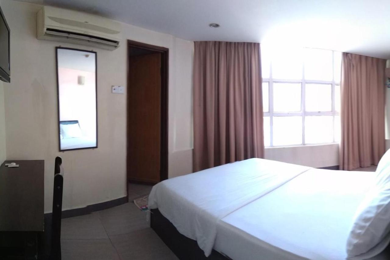 Oyo 90021 Star View Hotel Kampong Batu Tiga Room photo