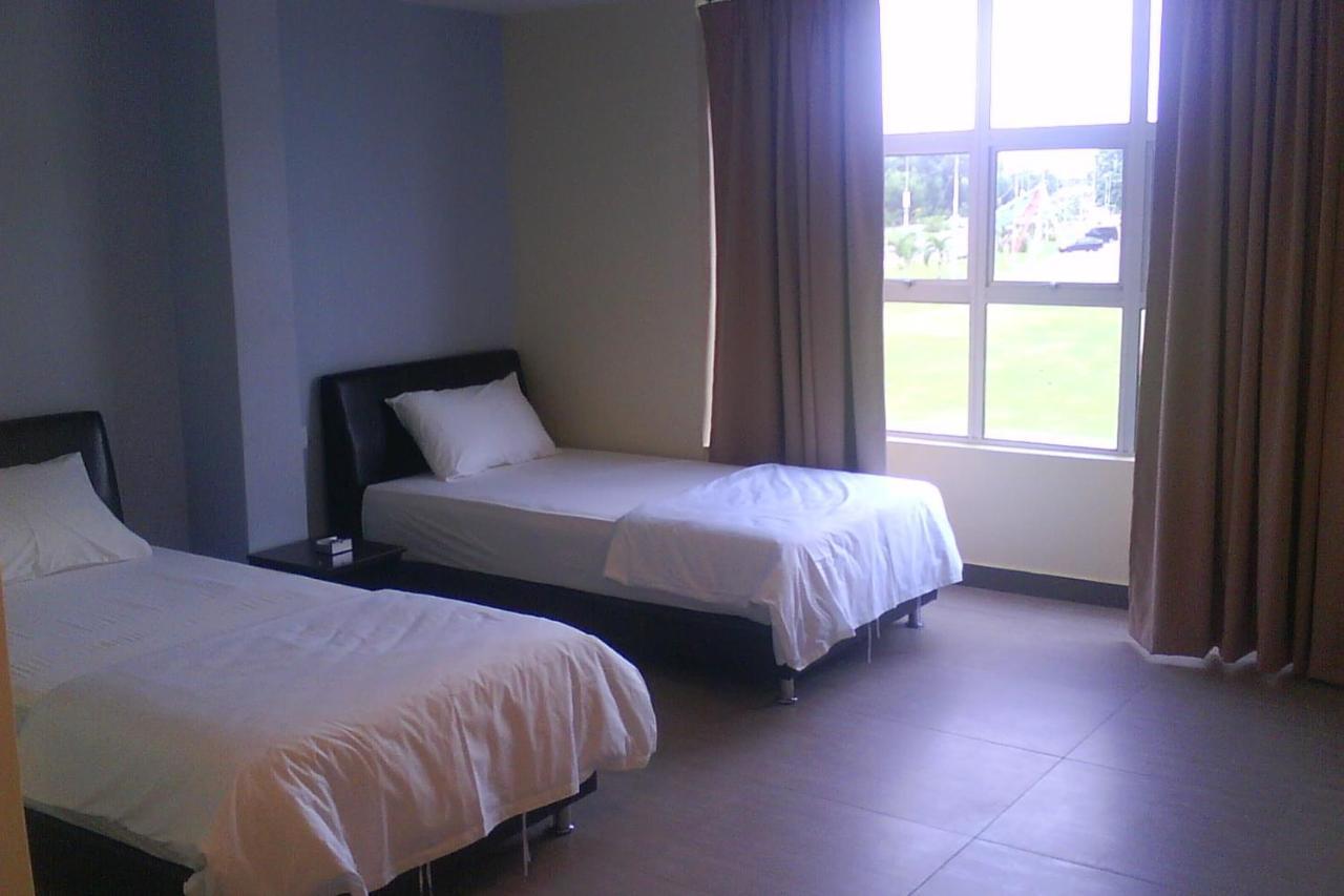Oyo 90021 Star View Hotel Kampong Batu Tiga Room photo