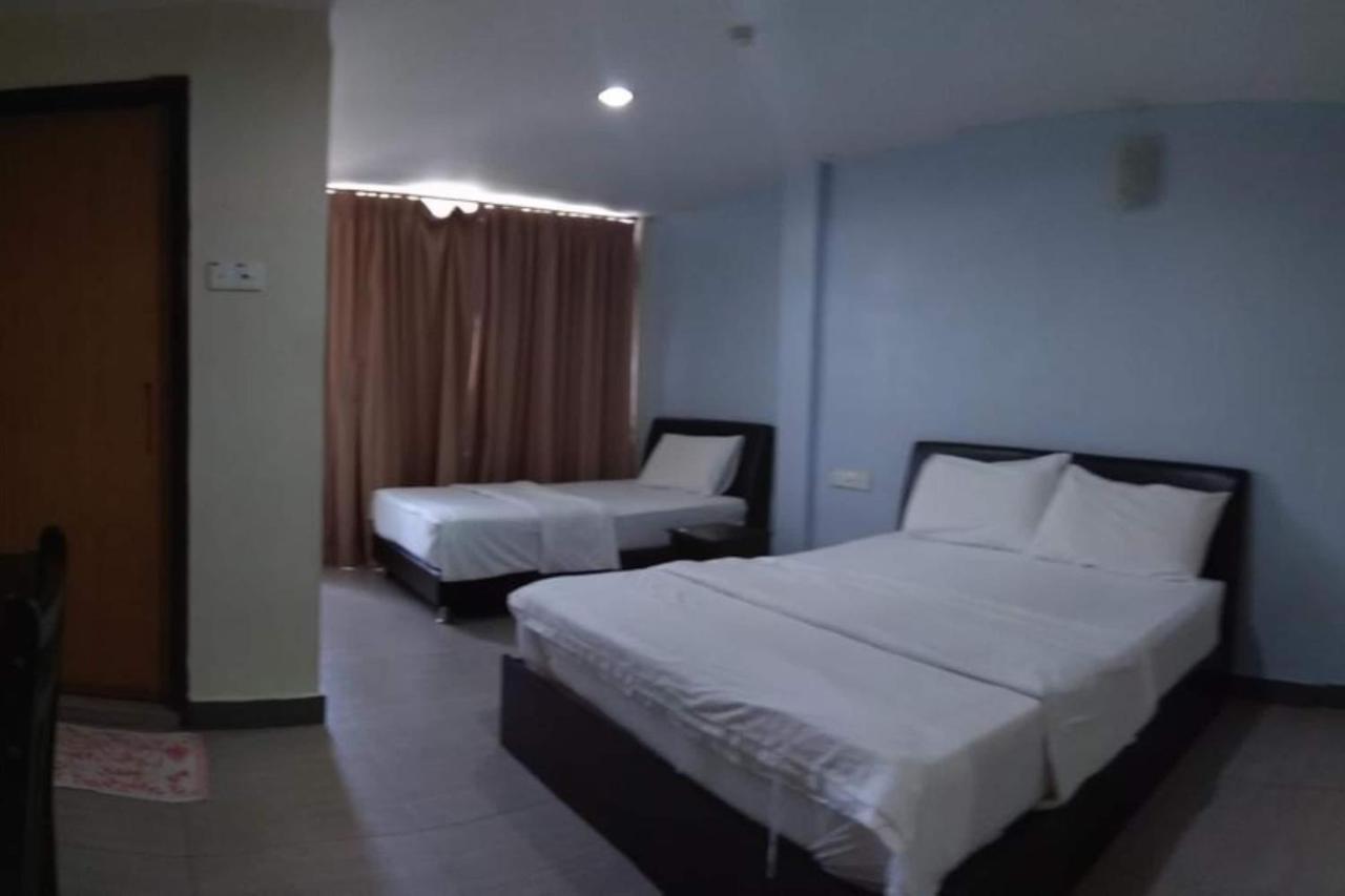 Oyo 90021 Star View Hotel Kampong Batu Tiga Exterior photo