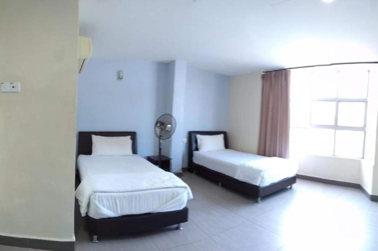 Oyo 90021 Star View Hotel Kampong Batu Tiga Exterior photo